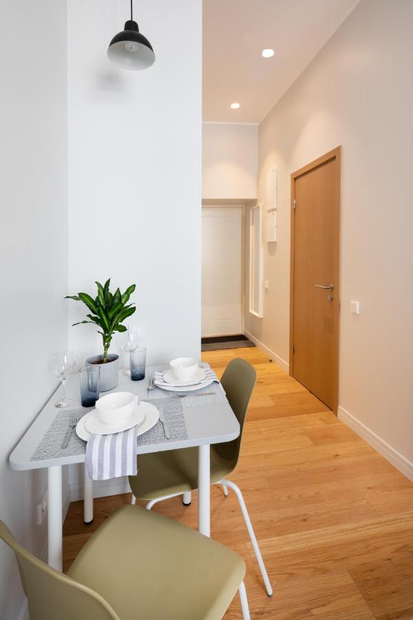 Modern Design Studio Apartment In Riga Center 외부 사진